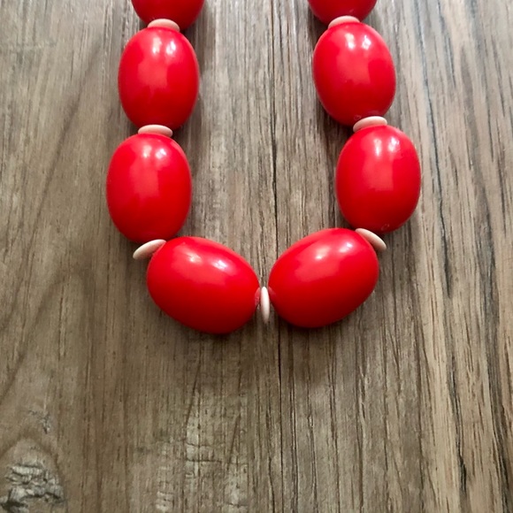 Vintage Red Chunky Beaded Necklace - Picture 5 of 6